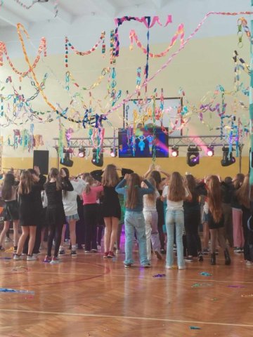 b_1024_768_0_00_images_2023_2024_WYDARZENIA_Choinka_419926949_840370751224208_8324789973241902308_n